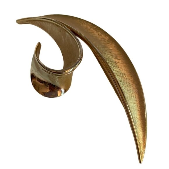 Vtg Trifari Gold-Tone Abstract Brooch Pin '50 - 69" collectors history graceful - Picture 2 of 8